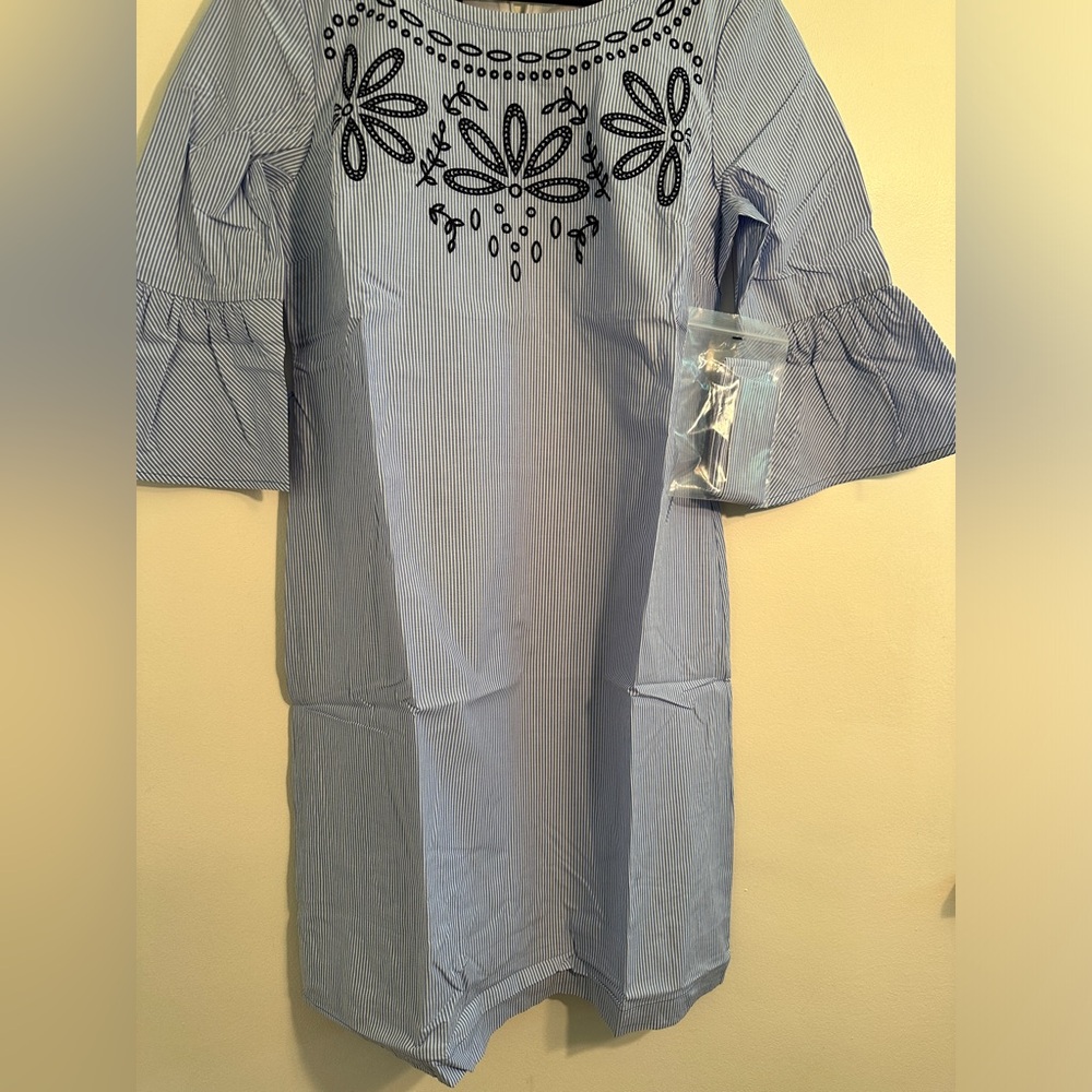 Women’s dress size 4 petite. NWT.